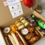 Box con choripanes y alitas en Lima